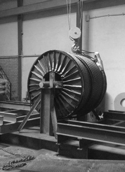  ساخت انواع تجهیزات و قطعات صنعتی مختلف به صورت سفارشی و یا مهندسی معکوس